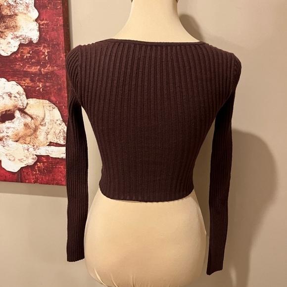 Abercrombie & Fitch Faux Wrap Crop Sweater in Brown, size XXS - Picture 2 of 3